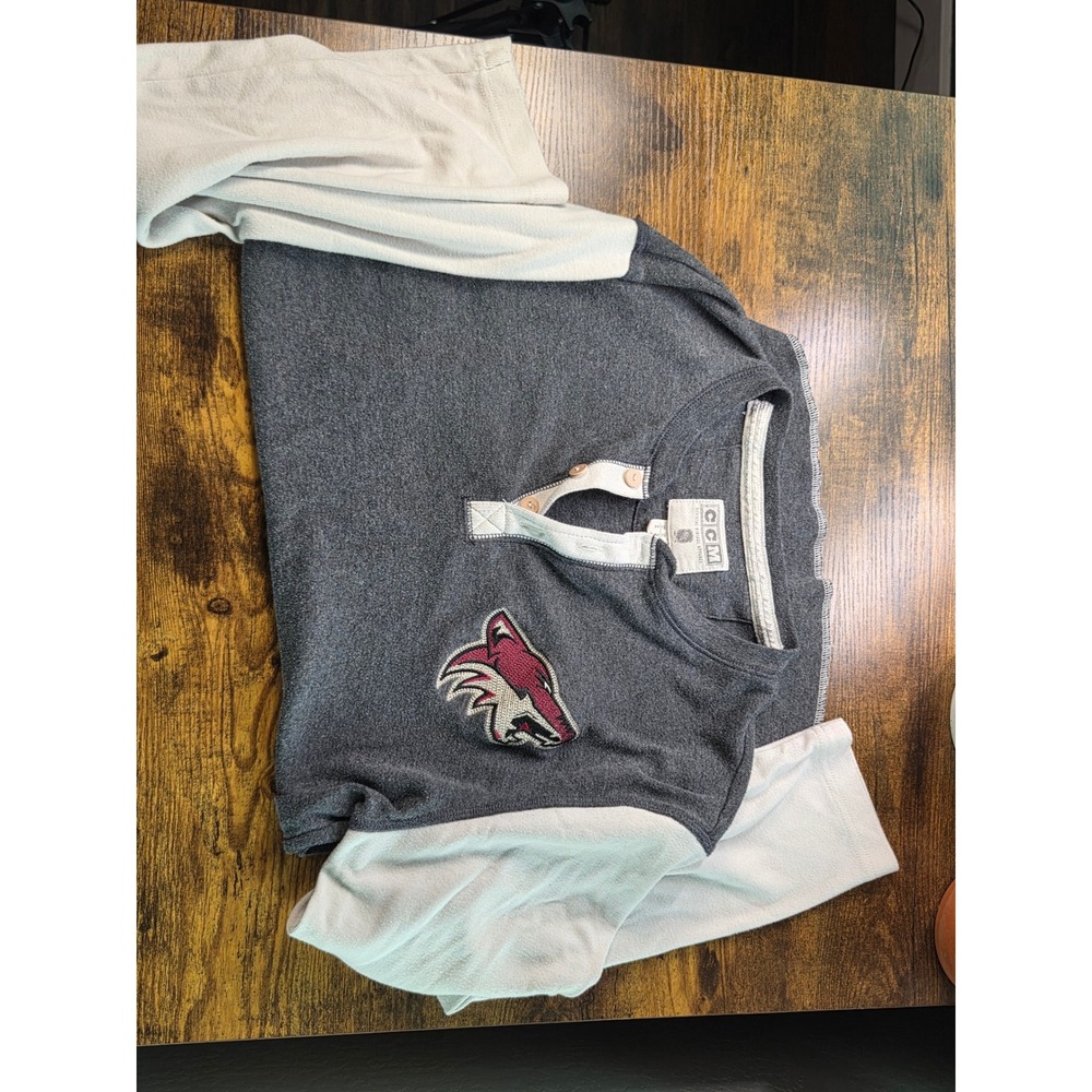 CCM NHL Arizona Coyotes Vintage Henley Shirt Mens Medium Grey Long Sleeve